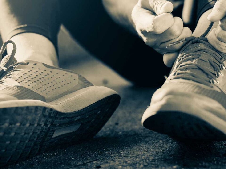 tie shoes